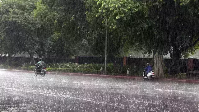 വേനല്‍മഴ; സംസ്ഥാനത്ത് 28-ന് മൂന്ന് ജില്ലകളില്‍ യെല്ലോ അലേര്‍ട്ട്