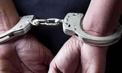 ദേശവിരുദ്ധ മുദ്രാവാക്യം വിളിച്ചെന്ന് പരാതി: മുസ് ലിം ബാലനെയും മാതാപിതാക്കളെയും അറസ്റ്റ് ചെയ്തു; കട പൊളിച്ചു മാറ്റി