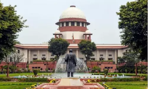 നാസിക്കിലെ ദര്ഗ പൊളിക്കുന്നതിനെതിരായ ഹരജി എന്തു കൊണ്ട് അതിവേഗം പരിഗണിച്ചില്ല? ബോംബെ ഹൈക്കോടതിയോട് ചോദ്യമുന്നയിച്ച് സുപ്രിംകോടതി നാസിക്കിലെ ദര്ഗ പൊളിക്കുന്നതിനെതിരായ ഹരജി എന്തു കൊണ്ട് അതിവേഗം പരിഗണിച്ചില്ല? ബോംബെ ഹൈക്കോടതിയോട് ചോദ്യമുന്നയിച്ച് സുപ്രിംകോടതി