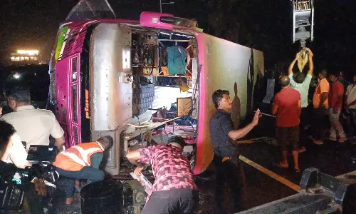 ദേശീയപാത  പുത്തനത്താണിയിൽ   ബസ് മറിഞ്ഞു 16 പേർക്ക്   പരിക്ക്