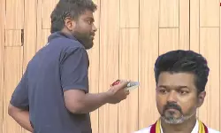 നടന്‍ വിജയിയുടെ വീടിനു നേരേ ചെരിപ്പെറിഞ്ഞ് മലയാളി യുവാവ്