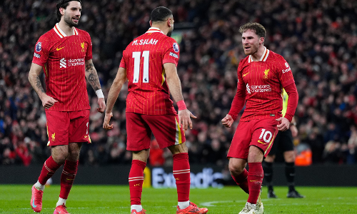 അപരാജിതരായി ലിവര്‍പൂള്‍; ഇംഗ്ലിഷ് പ്രീമിയര്‍ ലീഗില്‍ കിരീടത്തിലേക്ക് ചെമ്പട; സിറ്റിക്കും യുനൈറ്റഡിനും ജയം