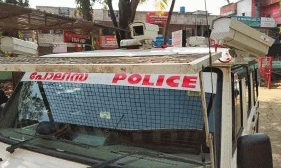 ആത്മഹത്യാ ശ്രമം തടയാന് ശ്രമിച്ച രണ്ടു പോലിസുകാര്ക്ക് പരിക്ക് ആത്മഹത്യാ ശ്രമം തടയാന് ശ്രമിച്ച രണ്ടു പോലിസുകാര്ക്ക് പരിക്ക്