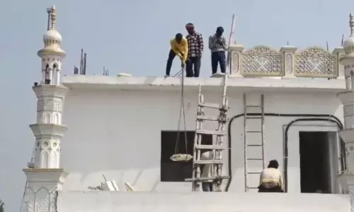 നഗരസഭ പൊളിച്ച മസ്ജിദിന് പകരം നിര്‍മിച്ച പുതിയ മസ്ജിദിന്റെ ഭാഗങ്ങളും പൊളിപ്പിച്ചു (വീഡിയോ)