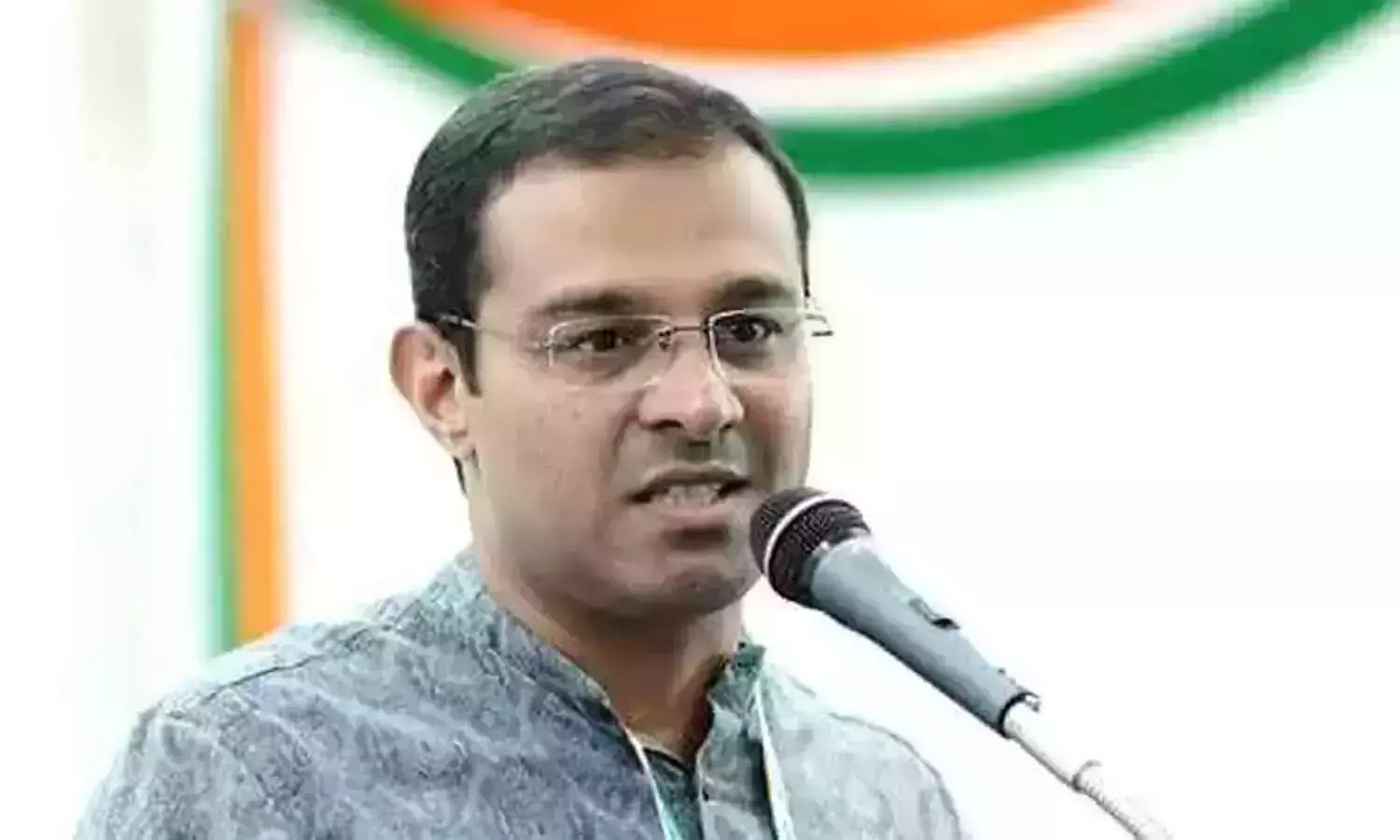 പാഠപുസ്തകങ്ങള്‍ക്ക് പകരം കുട്ടികളുടെ കയ്യില്‍ നെഞ്ചക്കും മാരാകായുധങ്ങളുമാണ്; റോജി എം ജോണ്‍ എംഎല്‍എ