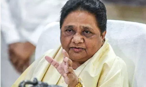 റമദാനില് മുസ്ലിം പള്ളികളില് നിന്ന് ലൗഡ്സ്പീക്കറുകള് നീക്കം ചെയ്തതിനെ വിമര്ശിച്ച് മായാവതി റമദാനില് മുസ്ലിം പള്ളികളില് നിന്ന് ലൗഡ്സ്പീക്കറുകള് നീക്കം ചെയ്തതിനെ വിമര്ശിച്ച് മായാവതി