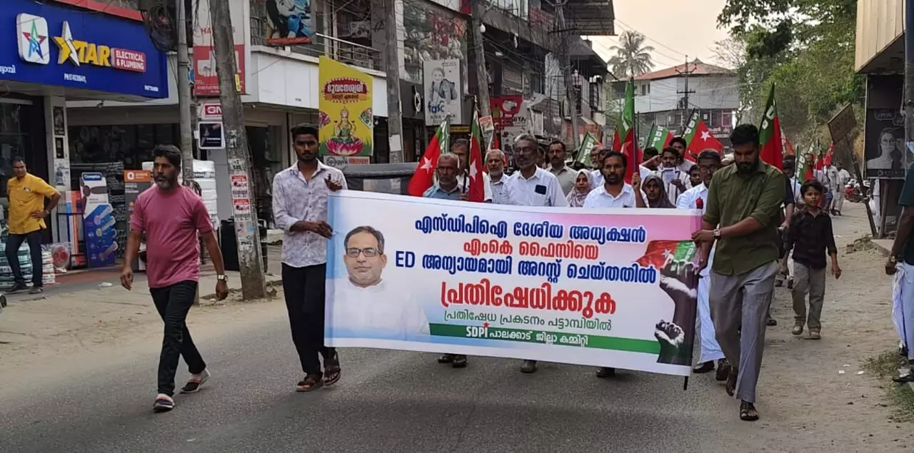 എം കെ ഫൈസിയുടെ അന്യായ അറസ്റ്റ്;പട്ടാമ്പിയിലും പാലക്കാടും പ്രതിഷേധ പ്രകടനം