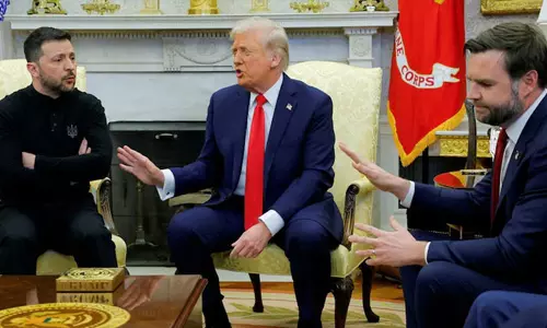 യുക്രെയ്‌നുള്ള സൈനികസഹായം മരവിപ്പിച്ച് യുഎസ്