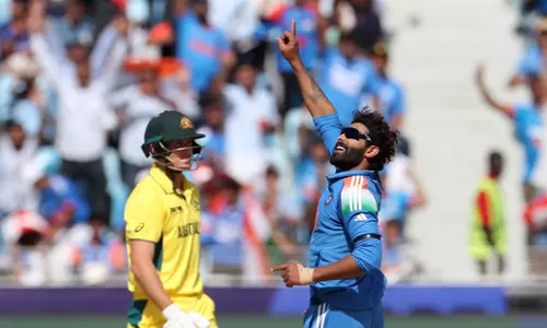 ചാംപ്യന്‍സ് ട്രോഫി; ഓസ്‌ട്രേലിയ ഭേദപ്പെട്ട നിലയില്‍; സ്മിത്തിന് അര്‍ദ്ധ സെഞ്ചുറി; ഷമിക്കും ജഡേജയ്ക്കും രണ്ട് വീതം വിക്കറ്റ്