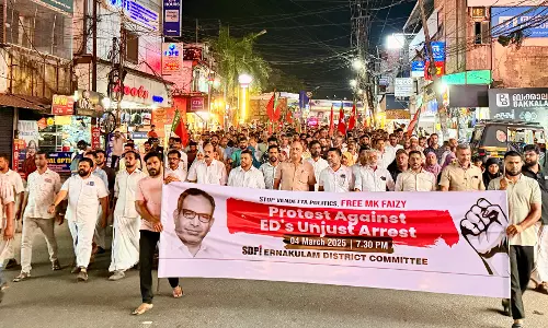 എം കെ ഫൈസിയെ അറസ്റ്റ് ചെയ്ത നടപടി; എസ്ഡിപിഐ എറണാകുളത്ത് പ്രതിഷേധിച്ചു