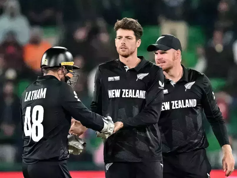 വീണ്ടും ഒരു ദക്ഷിണാഫ്രിക്കന് ദുരന്തം; സെമിയില് കിവികള്ക്ക് മുന്നില് വീണു; ചാംപ്യന്സ് ട്രോഫിയില് ഇന്ത്യ-ന്യൂസിലന്റ് ഫൈനല് വീണ്ടും ഒരു ദക്ഷിണാഫ്രിക്കന് ദുരന്തം; സെമിയില് കിവികള്ക്ക് മുന്നില് വീണു; ചാംപ്യന്സ് ട്രോഫിയില് ഇന്ത്യ-ന്യൂസിലന്റ് ഫൈനല്