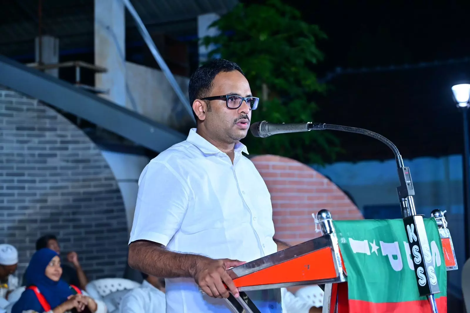 15 കാരനെ മര്ദ്ദിച്ച പോലിസുകാര്ക്കെതിരേ നടപടി വേണം: മുസ്തഫ കൊമ്മേരി 15 കാരനെ മര്ദ്ദിച്ച പോലിസുകാര്ക്കെതിരേ നടപടി വേണം: മുസ്തഫ കൊമ്മേരി