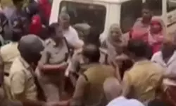 കോഴിക്കോട് പതിനഞ്ചുകാരനെ ക്രൂരമായി മര്‍ദ്ദിച്ച് പോലിസ് (വിഡിയോ)