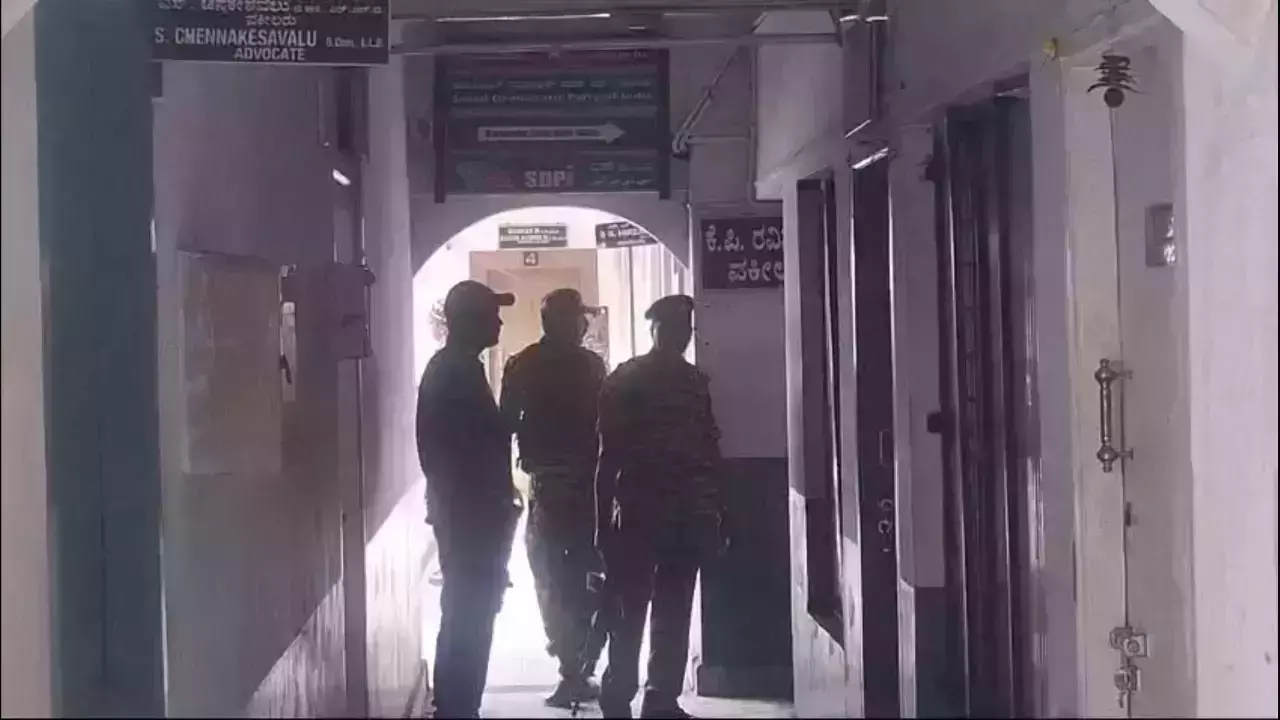 എസ്ഡിപിഐ ഓഫിസിലെ ഇ ഡി റെയ്ഡ്; ഫാഷിസ്റ്റ് സര്ക്കാരിന്റെ വംശീയ ആക്രമണം: വെല്ഫെയര് പാര്ട്ടി എസ്ഡിപിഐ ഓഫിസിലെ ഇ ഡി റെയ്ഡ്; ഫാഷിസ്റ്റ് സര്ക്കാരിന്റെ വംശീയ ആക്രമണം: വെല്ഫെയര് പാര്ട്ടി