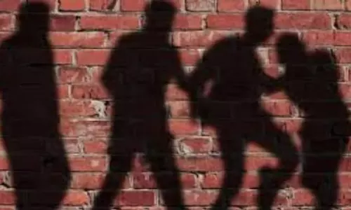 പെണ്സുഹൃത്തിന്റെ പേരില് തര്ക്കം; പത്താം ക്ലാസുകാരന്റെ മൂക്ക് ഇടിച്ച് തകര്ത്തു; അഞ്ച് പ്ലസ്ടു വിദ്യാര്ഥികള്ക്കെതിരെ കേസ് പെണ്സുഹൃത്തിന്റെ പേരില് തര്ക്കം; പത്താം ക്ലാസുകാരന്റെ മൂക്ക് ഇടിച്ച് തകര്ത്തു; അഞ്ച് പ്ലസ്ടു വിദ്യാര്ഥികള്ക്കെതിരെ കേസ്