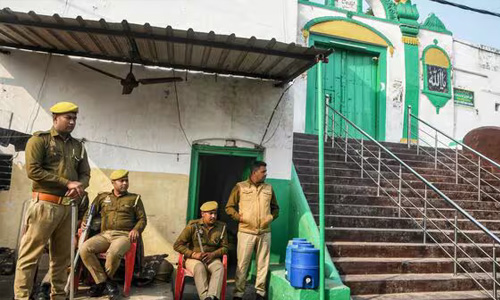  ഹോളി വര്‍ഷത്തില്‍ ഒരിക്കല്‍; വെള്ളിയാഴ്ച്ച നമസ്‌കാരം 52 തവണ, നിറങ്ങളില്‍ അസ്വസ്ഥതയുള്ളവര്‍ വീടിന് പുറത്തിറങ്ങേണ്ട: സംഭല്‍ സിഒ (VIDEO)