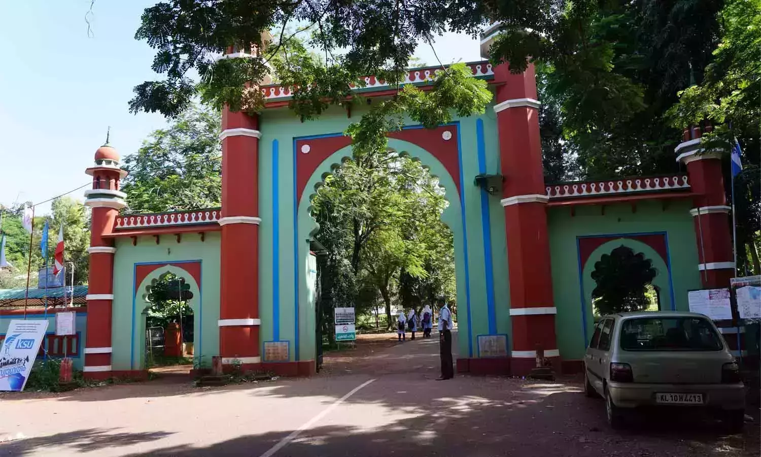 വഖ്ഫ് കേസ്; ഫാറൂഖ് കോളജ് മാനേജ്മെന്റ് അപ്പീലില് കക്ഷി ചേരണമെന്ന ആവശ്യവുമായി മുനമ്പം നിവാസികളുടെ ഹരജി വഖ്ഫ് കേസ്; ഫാറൂഖ് കോളജ് മാനേജ്മെന്റ് അപ്പീലില് കക്ഷി ചേരണമെന്ന ആവശ്യവുമായി മുനമ്പം നിവാസികളുടെ ഹരജി