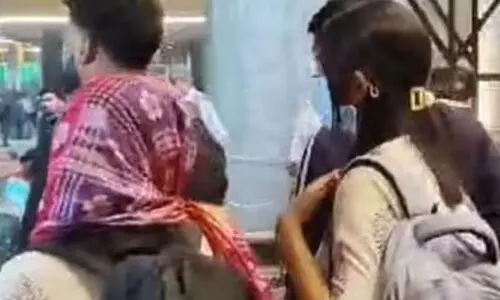 പെണ്കുട്ടികള് നാടുവിട്ട സംഭവം: സഹായിച്ചെന്ന് ആരോപണമുള്ള യുവാവ് കസ്റ്റഡിയില് പെണ്കുട്ടികള് നാടുവിട്ട സംഭവം: സഹായിച്ചെന്ന് ആരോപണമുള്ള യുവാവ് കസ്റ്റഡിയില്