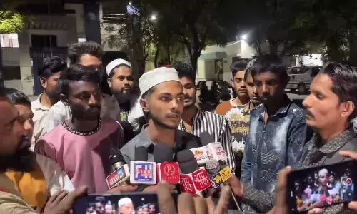 അഹ്മദാബാദില് തറാവീഹ് നമസ്കാരം കഴിഞ്ഞ് മടങ്ങുകയായിരുന്നവര്ക്ക് നേരെ കല്ലേറ്; മാധ്യമങ്ങള്ക്ക് വിവരങ്ങള് നല്കിയ യുവാവ് അറസ്റ്റില് അഹ്മദാബാദില് തറാവീഹ് നമസ്കാരം കഴിഞ്ഞ് മടങ്ങുകയായിരുന്നവര്ക്ക് നേരെ കല്ലേറ്; മാധ്യമങ്ങള്ക്ക് വിവരങ്ങള് നല്കിയ യുവാവ് അറസ്റ്റില്