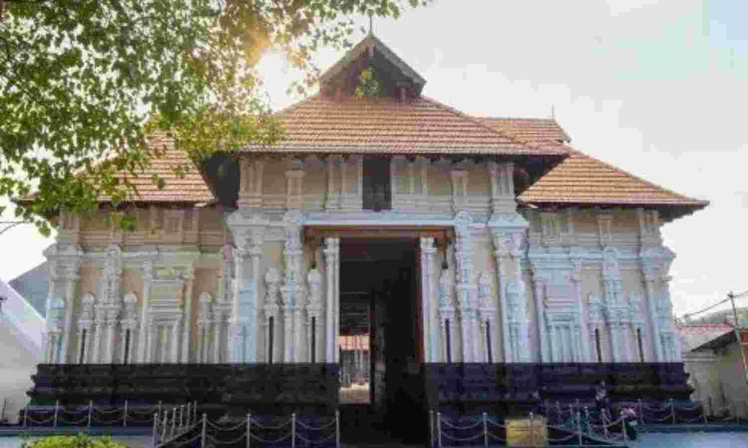 കൂടല് മാണിക്യക്ഷേത്രത്തിലെ ജാതി വിവേചനം; റിപോര്ട്ട് തേടി മനുഷ്യാവകാശ കമ്മീഷന് കൂടല് മാണിക്യക്ഷേത്രത്തിലെ ജാതി വിവേചനം; റിപോര്ട്ട് തേടി മനുഷ്യാവകാശ കമ്മീഷന്