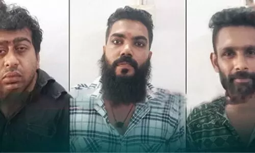 എസ്ഡിപിഐ പ്രവര്ത്തകന്റെ വീട്ടിലേക്ക് സ്റ്റീല് ബോംബെറിഞ്ഞ സിപിഎം പ്രവര്ത്തകര് അറസ്റ്റില് എസ്ഡിപിഐ പ്രവര്ത്തകന്റെ വീട്ടിലേക്ക് സ്റ്റീല് ബോംബെറിഞ്ഞ സിപിഎം പ്രവര്ത്തകര് അറസ്റ്റില്