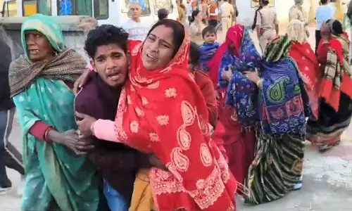 ട്രക്കും ടാക്‌സിയും കൂട്ടിയിടിച്ച് അപകടം; എട്ട് മരണം