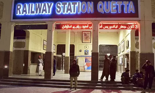 ബലൂചിസ്ഥാന്‍ വിമതര്‍ തട്ടിക്കൊണ്ടുപോയ ട്രെയ്നിലെ 190 പേരെ മോചിപ്പിച്ചെന്ന് സൈന്യം;  ഇതുവരെ കൊല്ലപ്പെട്ടത് 30 ബലൂച് വിമതര്‍