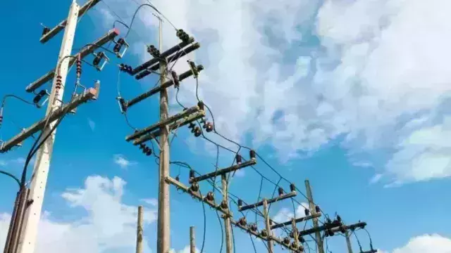 വടക്കഞ്ചേരിയില്‍ വൈദ്യുതപോസ്റ്റിലെ സ്റ്റേ കമ്പിയില്‍ നിന്നും ഷോക്കേറ്റ് വയോധികയ്ക്ക് ദാരുണാന്ത്യം