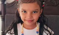 സ്കൂൾ വാനിൽ നിന്നിറങ്ങിയ രണ്ടാം ക്ലാസുകാരി അതേ വാഹനമിടിച്ച് മരിച്ചു. സ്കൂൾ വാനിൽ നിന്നിറങ്ങിയ രണ്ടാം ക്ലാസുകാരി അതേ വാഹനമിടിച്ച് മരിച്ചു.