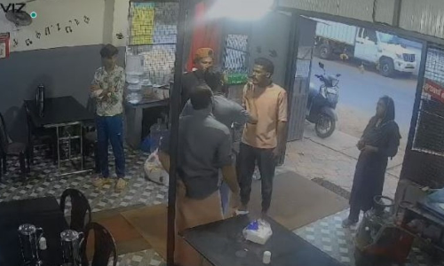 പാര്‍സലില്‍ ഗ്രേവി കുറഞ്ഞെന്ന് പറഞ്ഞ് ഹോട്ടല്‍ ഉടമക്ക് ക്രൂരമര്‍ദ്ദനം