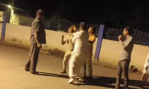 പാതിരാത്രി റോഡില്‍ ബഹളമുണ്ടാക്കി; ബിജെപി നേതാവിനെ തല്ലി എസ്‌ഐ(വീഡിയോ)