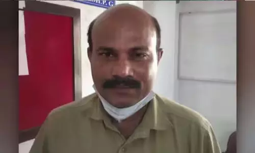 അതിരപ്പിള്ളിയിലും അട്ടപ്പാടിയിലും കെഎസ്ഇബി ജീവനക്കാര് ഷോക്കേറ്റ് മരിച്ചു അതിരപ്പിള്ളിയിലും അട്ടപ്പാടിയിലും കെഎസ്ഇബി ജീവനക്കാര് ഷോക്കേറ്റ് മരിച്ചു