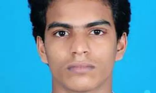 ഇരുവഞ്ഞി പുഴയിൽ കുളിക്കാനിറങ്ങിയ പത്താം ക്ലാസ് വിദ്യാർഥി മുങ്ങി മരിച്ചു. ഇരുവഞ്ഞി പുഴയിൽ കുളിക്കാനിറങ്ങിയ പത്താം ക്ലാസ് വിദ്യാർഥി മുങ്ങി മരിച്ചു.