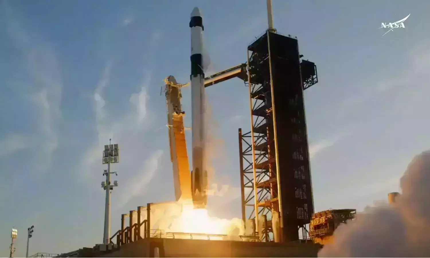 ബുധനാഴ്ച ഭൂമിയിലേക്ക്; ക്രൂ 10 സഞ്ചാരികളെ കാത്ത് സുനിത വില്യംസും വിൽമോറും