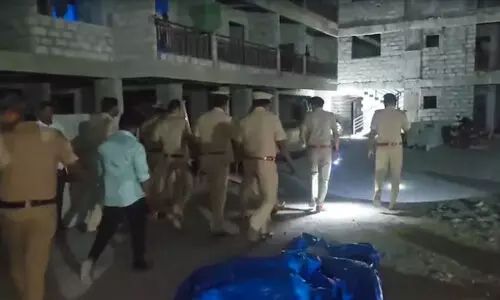 ഹോളി പാര്ട്ടിക്കിടെ സംഘര്ഷം; മൂന്നു പേര് കൊല്ലപ്പെട്ടു ഹോളി പാര്ട്ടിക്കിടെ സംഘര്ഷം; മൂന്നു പേര് കൊല്ലപ്പെട്ടു