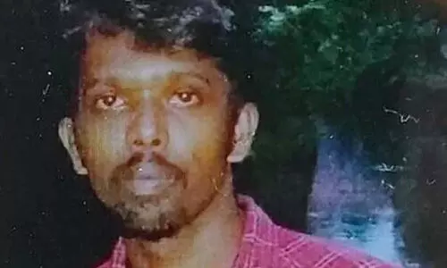 മോഷണക്കേസ് പ്രതി പോലിസുകാരനെ കുത്തിപരിക്കേല്പ്പിച്ചു മോഷണക്കേസ് പ്രതി പോലിസുകാരനെ കുത്തിപരിക്കേല്പ്പിച്ചു