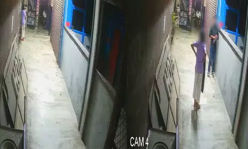 താമരശേരിയില് നിന്നും കാണാതായ പതിമൂന്നുകാരിയെ ബംഗളൂരുവില് കണ്ടെത്തി; നാട്ടിലേക്ക് കൊണ്ടുവരും താമരശേരിയില് നിന്നും കാണാതായ പതിമൂന്നുകാരിയെ ബംഗളൂരുവില് കണ്ടെത്തി; നാട്ടിലേക്ക് കൊണ്ടുവരും