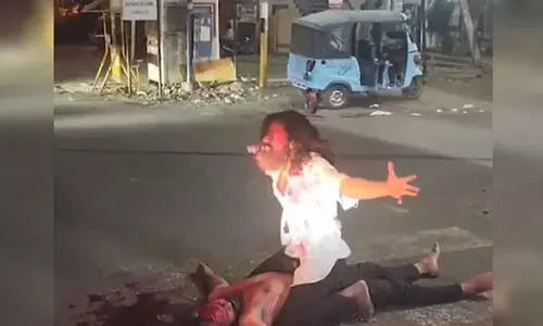 റോഡില് കൊലപാതകത്തിന്റെ റീല് ചിത്രീകരണം; രണ്ടുപേര് അറസ്റ്റില് റോഡില് കൊലപാതകത്തിന്റെ റീല് ചിത്രീകരണം; രണ്ടുപേര് അറസ്റ്റില്