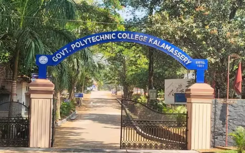 കളമശേരിയിലെ കഞ്ചാവ് വേട്ട; കഞ്ചാവ് എത്തിച്ച അന്യ സംസ്ഥാനക്കാര് പിടിയില് കളമശേരിയിലെ കഞ്ചാവ് വേട്ട; കഞ്ചാവ് എത്തിച്ച അന്യ സംസ്ഥാനക്കാര് പിടിയില്