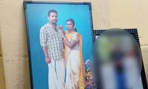 കൊല്ലത്ത് രണ്ടരവയസുകാരനെ കഴുത്തറുത്ത് കൊന്ന് മാതാപിതാക്കള് ആത്മഹത്യ ചെയ്തു കൊല്ലത്ത് രണ്ടരവയസുകാരനെ കഴുത്തറുത്ത് കൊന്ന് മാതാപിതാക്കള് ആത്മഹത്യ ചെയ്തു