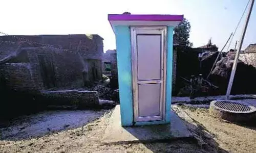 വീട്ടില് കക്കൂസുണ്ടെന്ന് നുണ പറഞ്ഞ ബിജെപി കൗണ്സിലര്ക്കെതിരെ അന്വേഷണം വീട്ടില് കക്കൂസുണ്ടെന്ന് നുണ പറഞ്ഞ ബിജെപി കൗണ്സിലര്ക്കെതിരെ അന്വേഷണം