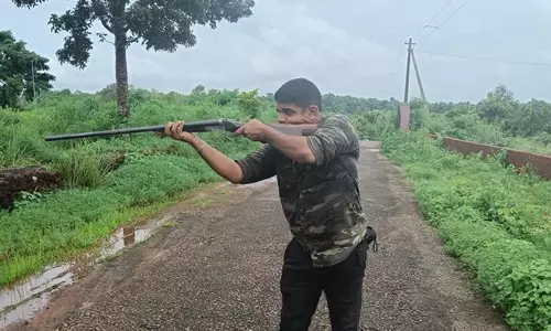 നിന്നോട് ഞാന്‍ പറഞ്ഞത് അല്ലെട എന്റെ പെണ്ണിനെ ഒന്നും ചെയ്യരുത് എന്ന്....നിന്റെ .....അല്ലെ എന്റെ ജീവന്‍ പോയാല്‍ ഞാന്‍ സഹിക്കും പക്ഷെ എന്റെ പെണ്ണ്.. നിനക്ക് മാപ്പില്ല -ബിജെപി പ്രവര്‍ത്തകനെ സന്തോഷ് വെടിവച്ച് കൊന്നത് ഫേസ്ബുക്കില്‍ പോസ്റ്റിട്ടിട്ട്