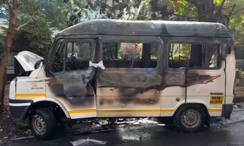 മിനിബസ് കത്തി നാലു പേര് മരിച്ച സംഭവം കൊലപാതകമെന്ന് പോലിസ് മിനിബസ് കത്തി നാലു പേര് മരിച്ച സംഭവം കൊലപാതകമെന്ന് പോലിസ്