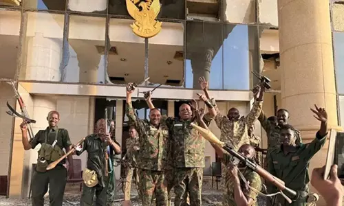 ഖാര്‍ത്തൂമിലെ പ്രസിഡന്റ് കൊട്ടാരം പിടിച്ച് സുഡാന്‍ സൈന്യം (വീഡിയോ)