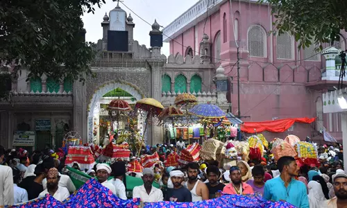 സയ്യിദ് സലാര് മസൂദ് ഘാസിയുടെ ദര്ഗയിലെ ഉറൂസ് നിരോധിക്കണമെന്ന് വിശ്വ ഹിന്ദു പരിഷത്ത് സയ്യിദ് സലാര് മസൂദ് ഘാസിയുടെ ദര്ഗയിലെ ഉറൂസ് നിരോധിക്കണമെന്ന് വിശ്വ ഹിന്ദു പരിഷത്ത്