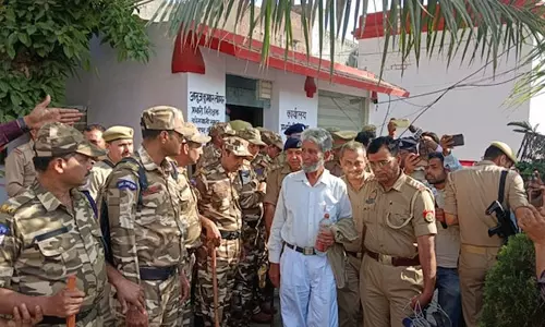 സംഭല് ശാഹി ജാമിഅ് മസ്ജിദ് കമ്മിറ്റി പ്രസിഡന്റ് അഡ്വ. സഫര് അലിയെയും അറസ്റ്റ് ചെയ്തു; നാളെ ജുഡീഷ്യല് കമ്മീഷന് മൊഴി നല്കാനിരിക്കെയാണ് പോലിസ് അതിക്രമം സംഭല് ശാഹി ജാമിഅ് മസ്ജിദ് കമ്മിറ്റി പ്രസിഡന്റ് അഡ്വ. സഫര് അലിയെയും അറസ്റ്റ് ചെയ്തു; നാളെ ജുഡീഷ്യല് കമ്മീഷന് മൊഴി നല്കാനിരിക്കെയാണ് പോലിസ് അതിക്രമം