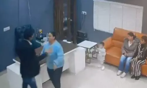 വിവാദ പാസ്റ്റര് ബജീന്ദര് സിങിന്റെ ആക്രമണങ്ങളുടെ ദൃശ്യം പുറത്ത് (വീഡിയോ) വിവാദ പാസ്റ്റര് ബജീന്ദര് സിങിന്റെ ആക്രമണങ്ങളുടെ ദൃശ്യം പുറത്ത് (വീഡിയോ)