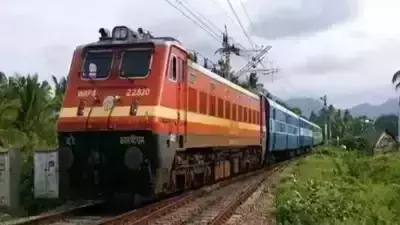 ഹൈദരാബാദില്‍ യാത്രയ്ക്കിടെ ബലാത്സംഗ ശ്രമം; ഓടുന്ന ട്രെയിനില്‍ നിന്നും പുറത്തേക്ക് ചാടിയ യുവതിക്ക് ഗുരുതര പരിക്ക്