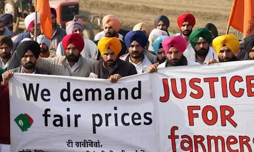 എഎപി സര്‍ക്കാരും പോലിസും തങ്ങളുടെ വസ്തുക്കള്‍ കൊള്ളയടിച്ചെന്ന് കര്‍ഷകര്‍