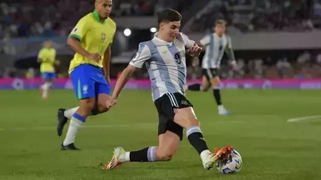 കാനറികള്ക്ക് മറക്കാനാവാത്ത ദിനം; ബ്രസീലിനെ നിലംപരിശ്ശാക്കി ലോകചാംപ്യന്മാര് കാനറികള്ക്ക് മറക്കാനാവാത്ത ദിനം; ബ്രസീലിനെ നിലംപരിശ്ശാക്കി ലോകചാംപ്യന്മാര്